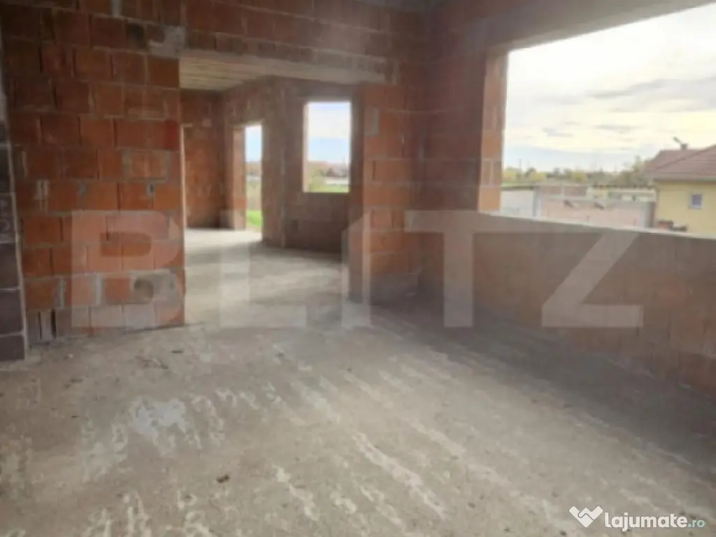 Casă de vânzare 400mp– Halmeu | teren generos de 27 arii