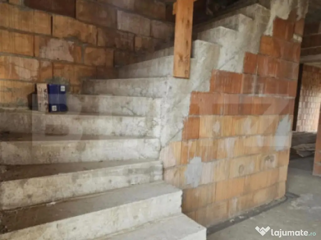 Casă de vânzare 400mp– Halmeu | teren generos de 27 arii