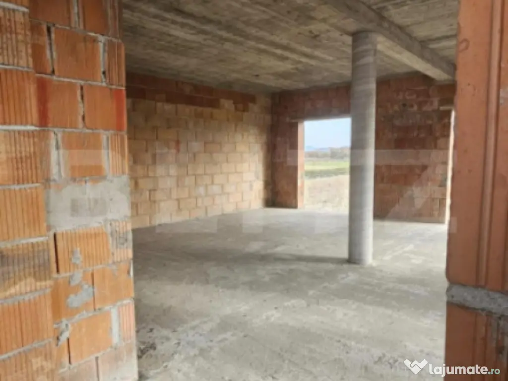 Casă de vânzare 400mp– Halmeu | teren generos de 27 arii