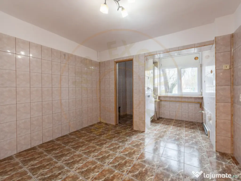 Apartament 5 camere parter zona Rolast-Jumbo