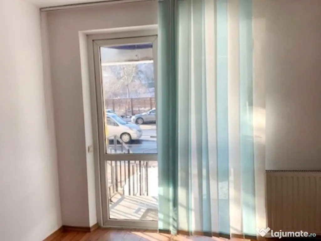 Spatiu comercial multifunctional,trafic pietonal si auto, zona Central 