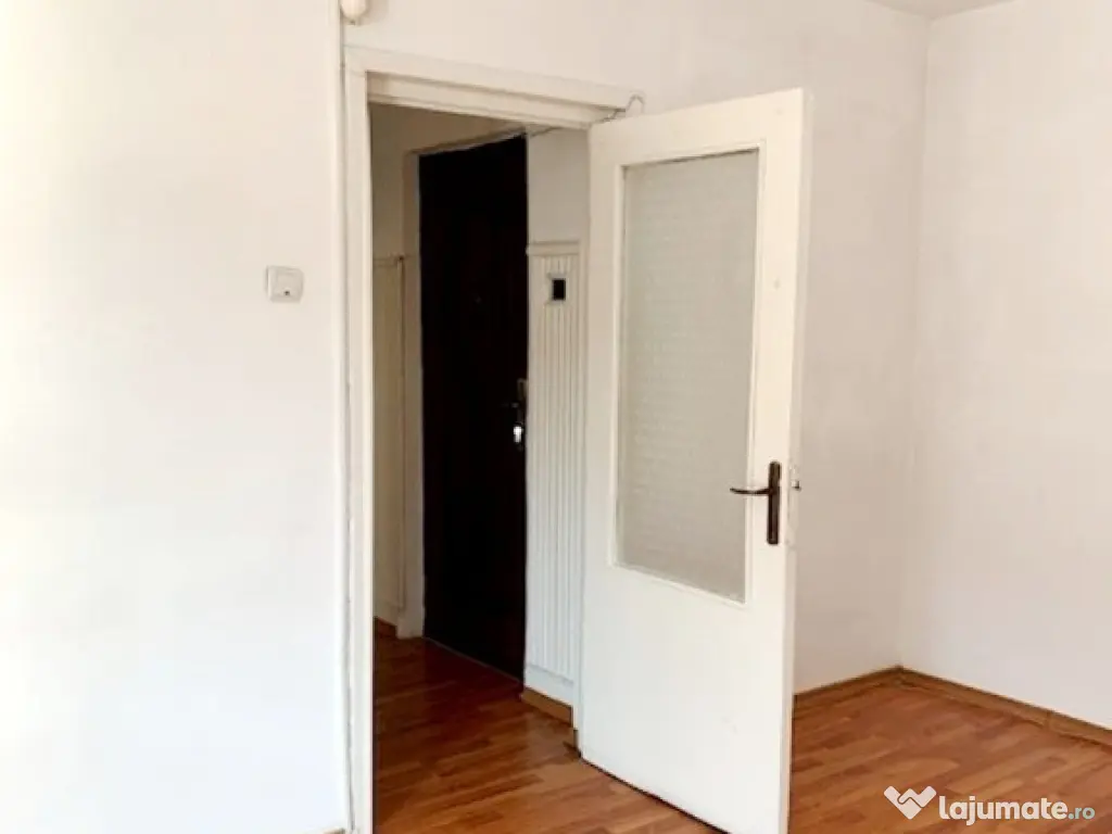 Spatiu comercial multifunctional,trafic pietonal si auto, zona Central 