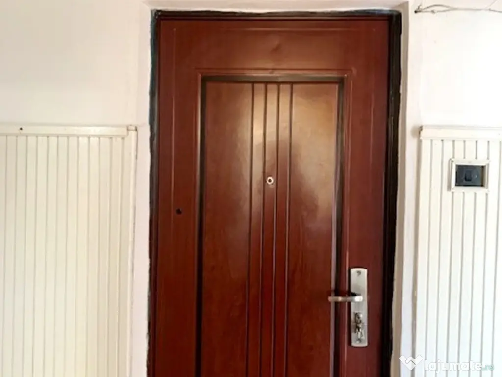 Spatiu comercial multifunctional,trafic pietonal si auto, zona Central 