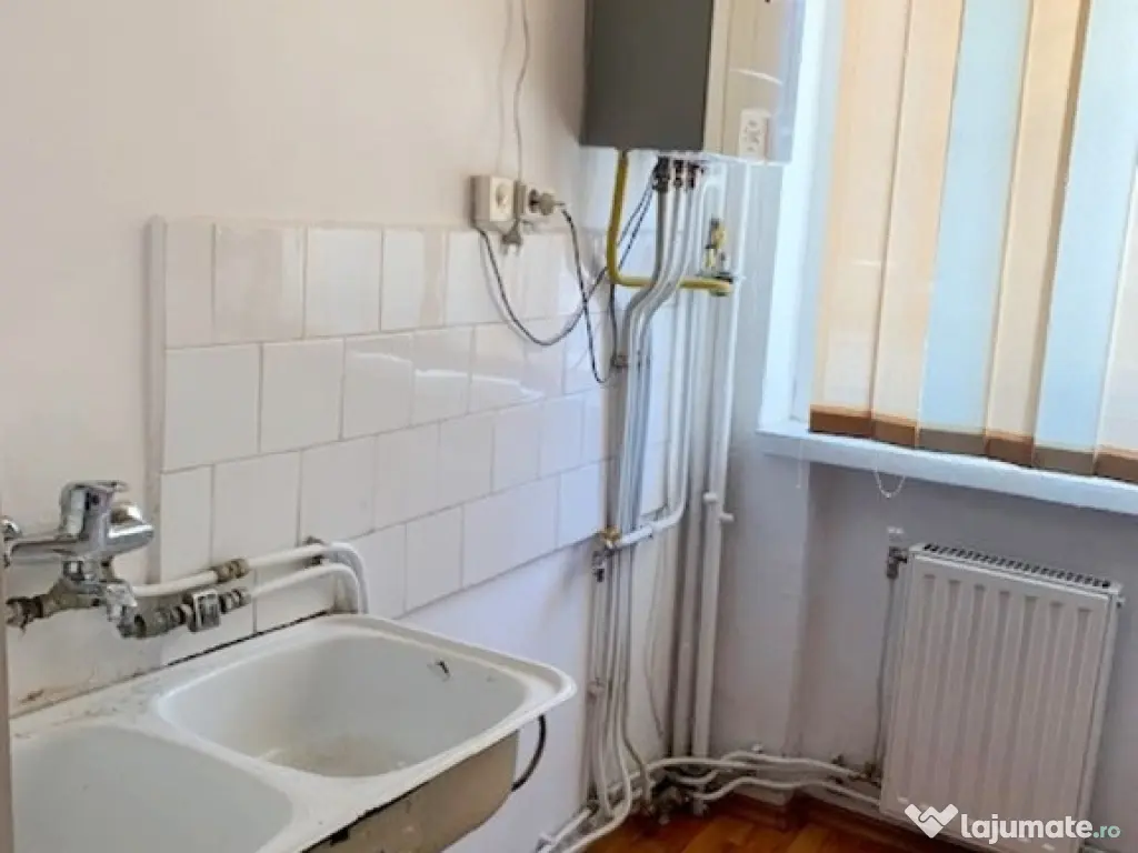 Spatiu comercial multifunctional,trafic pietonal si auto, zona Central 