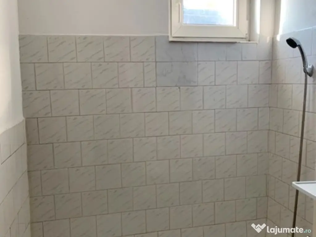 Spatiu comercial multifunctional,trafic pietonal si auto, zona Central 