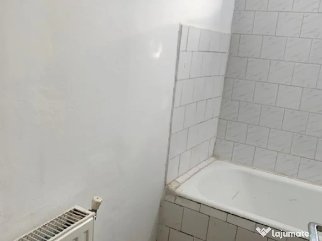 Spatiu comercial multifunctional,trafic pietonal si auto, zona Central 