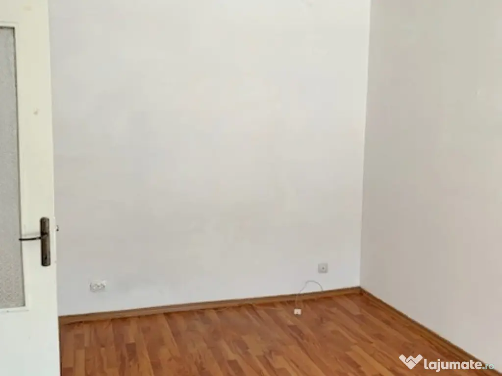 Spatiu comercial multifunctional,trafic pietonal si auto, zona Central 