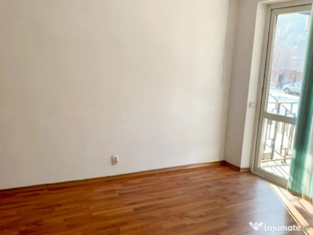 Spatiu comercial multifunctional,trafic pietonal si auto, zona Central 