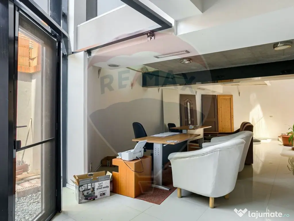 Clădire de birouri Micalaca pe principală, vad si vizib... 