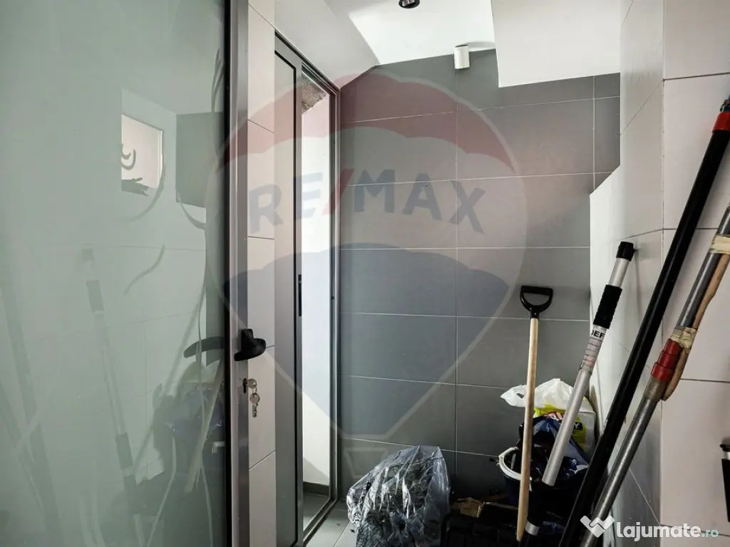 Clădire de birouri Micalaca pe principală, vad si vizib... 