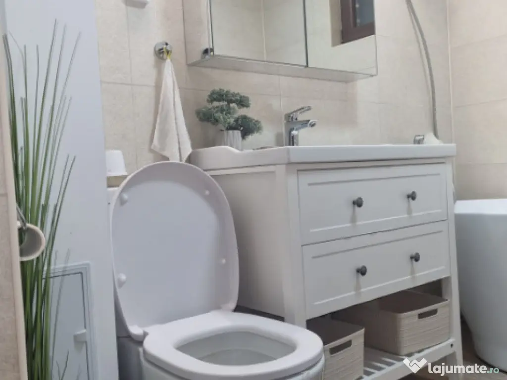 E3, etaj 2, decomandat, renovat, centrala termica 