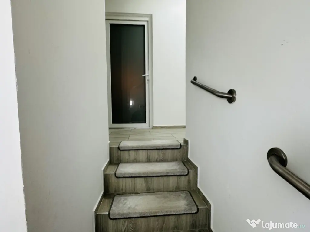 Vilă superbă Insiruita 140 mp , teren 150 mp, Apeductului,