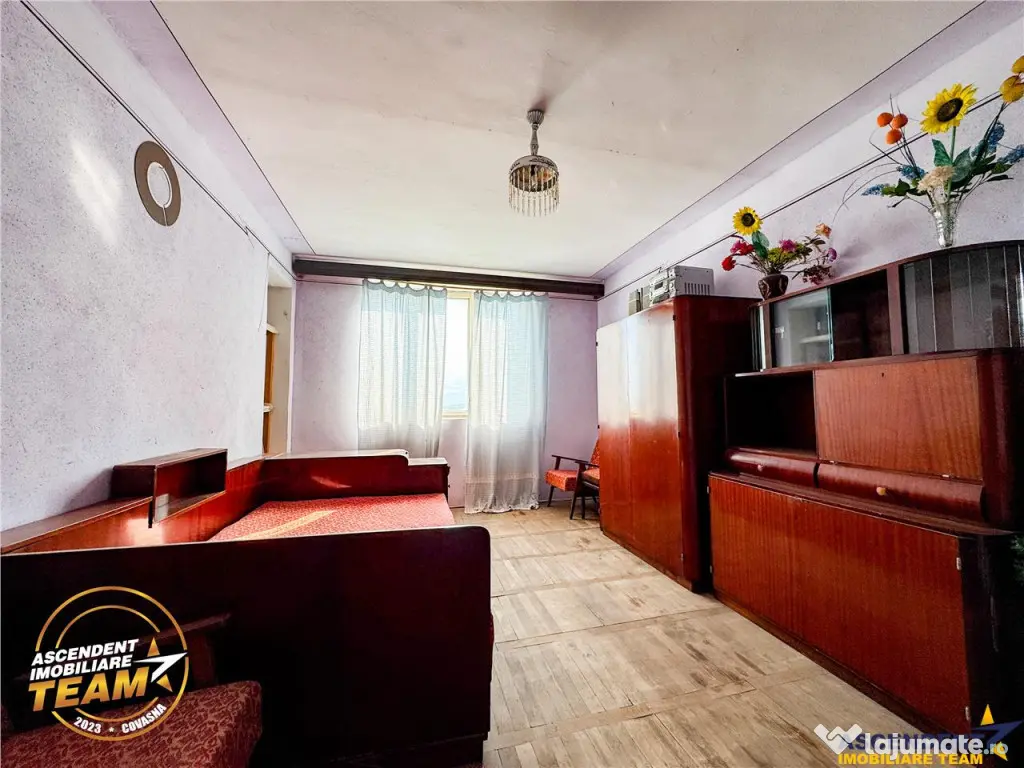 FILM! Apartament 2 camere,decomandat,cu garaj,1.400 mp teren