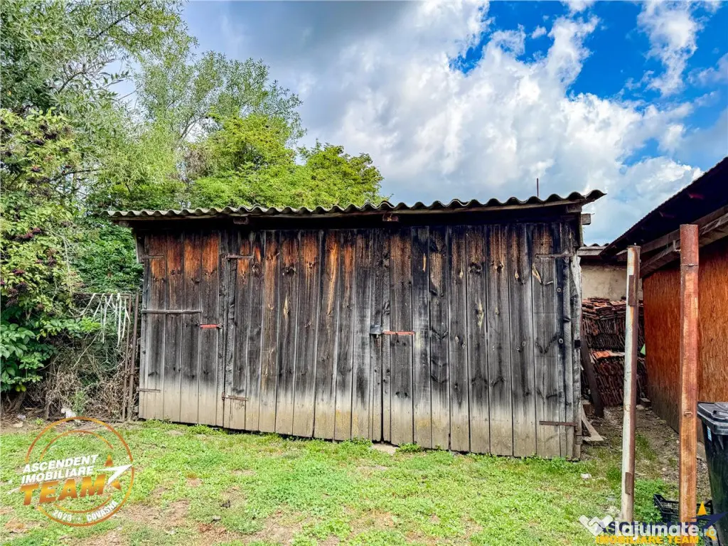 FILM! Apartament 2 camere,decomandat,cu garaj,1.400 mp teren