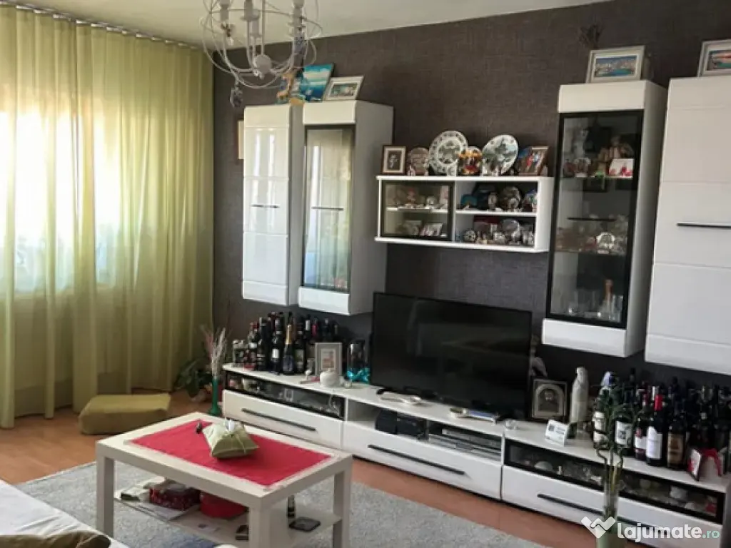 Apartament 2 camere, decomandat - zona Tractorul