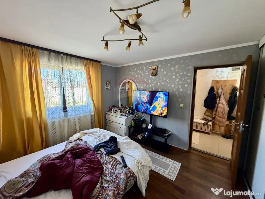 Casă / Vilă cu 4 camere de vânzare 