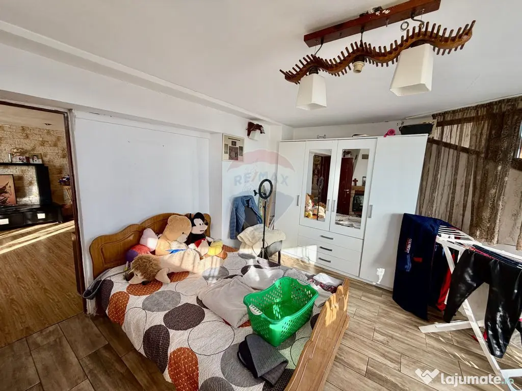 Casă / Vilă cu 4 camere de vânzare 