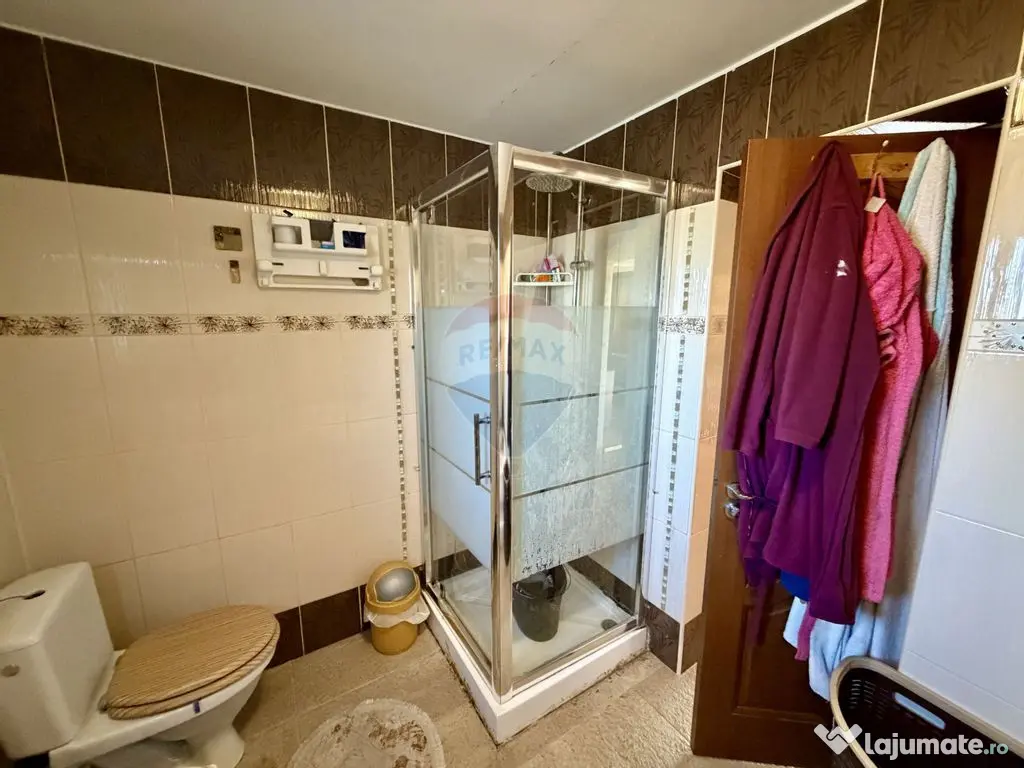 Casă / Vilă cu 4 camere de vânzare 