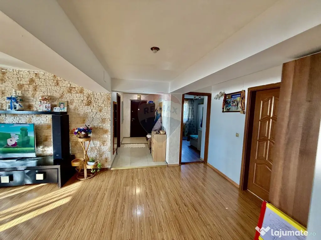 Casă / Vilă cu 4 camere de vânzare 