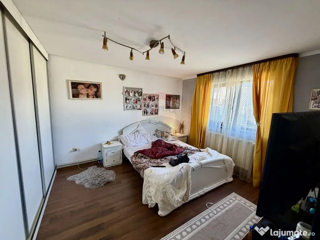 Casă / Vilă cu 4 camere de vânzare 