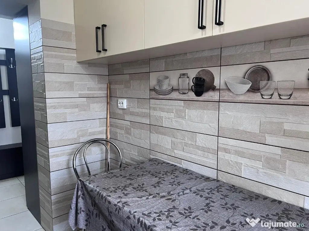 Apartament 3 camere, zona Mihai Eminescu-Penny 