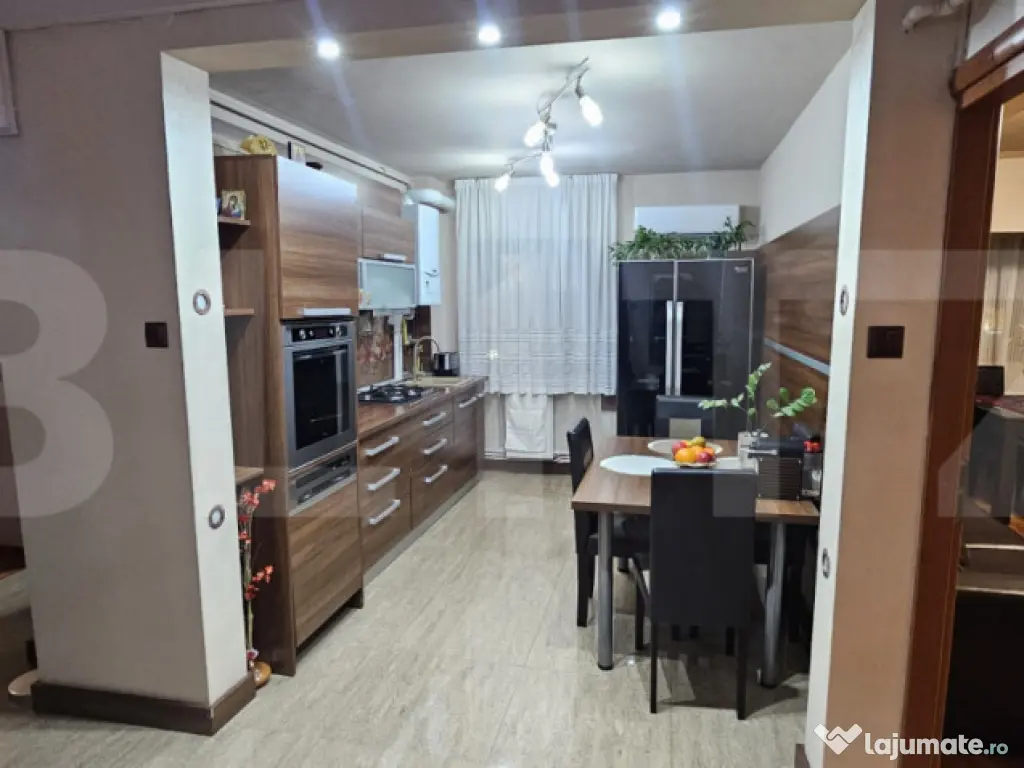 Apartament 3 camere, decomandat 70 mp, zonă centrală –