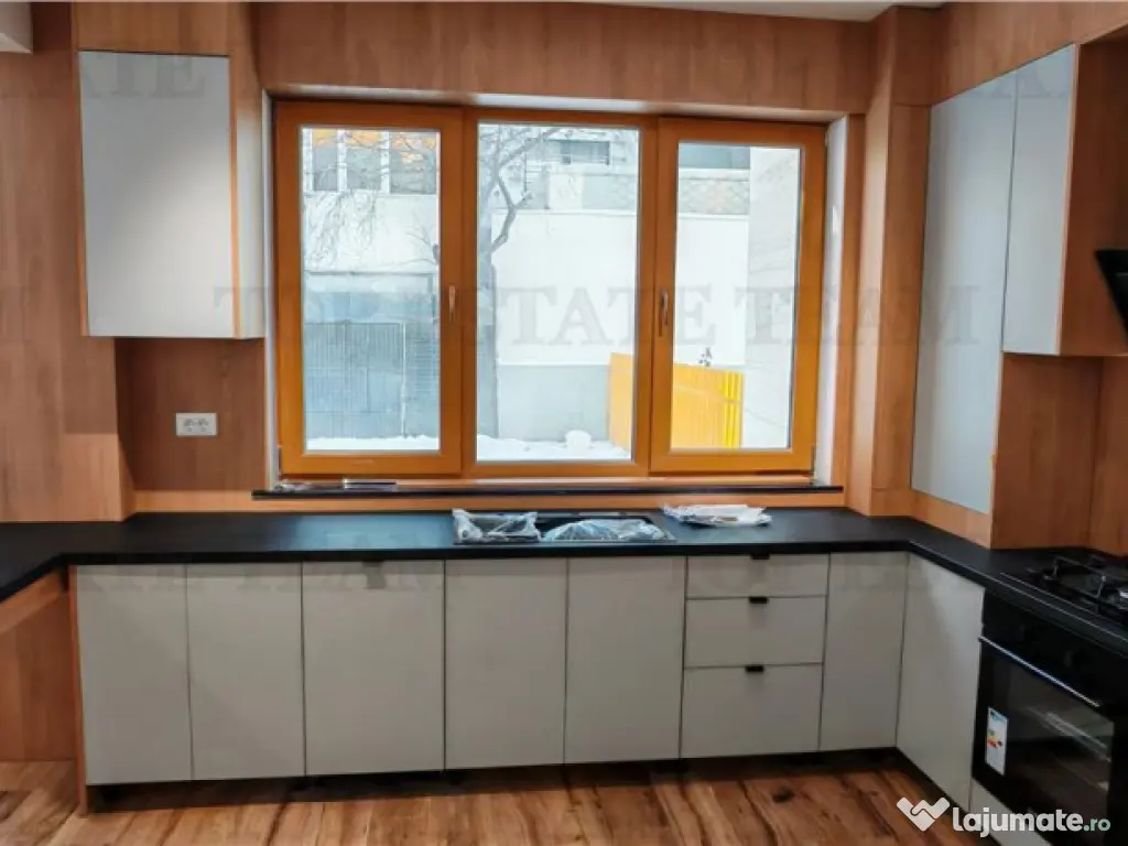 Apartament de 3 camere si curte proprie de 70 mp, bloc bouti 