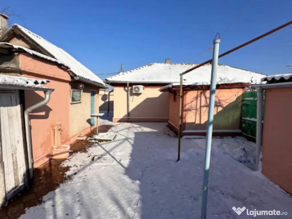 Casa de vanzare, situata in KM 5 - Constanta