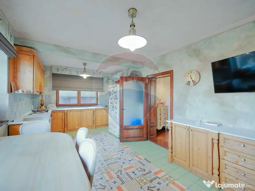 Casă 5 camere cu garaj, 230 mp utili, teren 503 mp, Nuf?... 