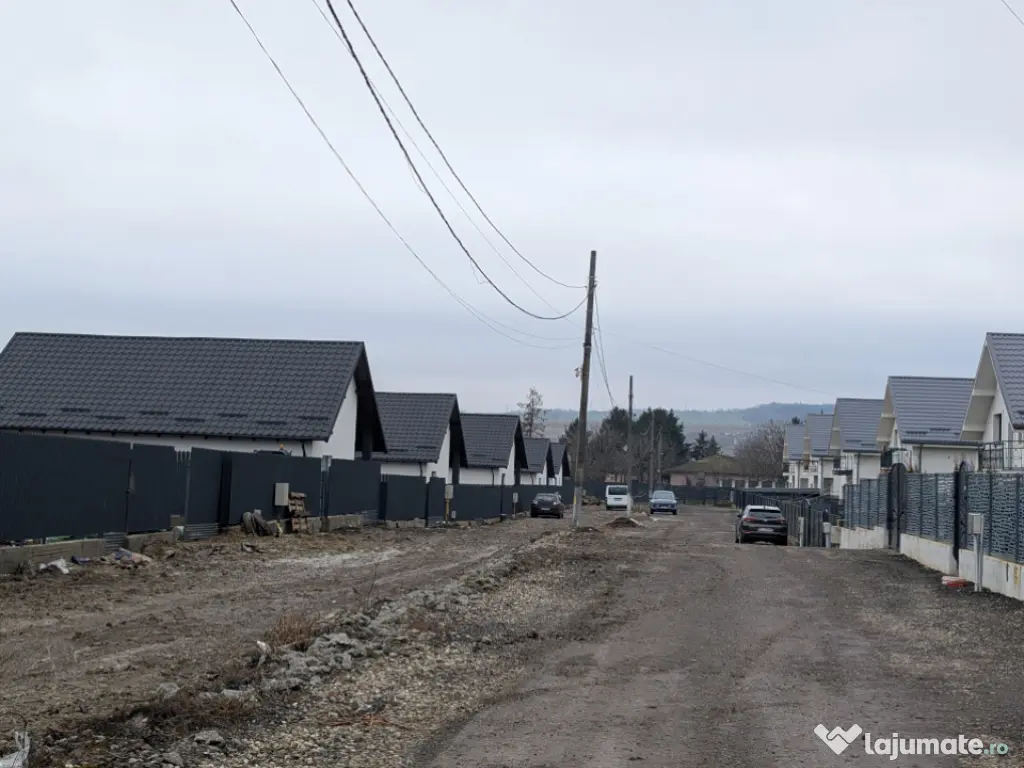 Casa Lilieci 3 dormitoare 2 băi, terasa + beci, canalizare 