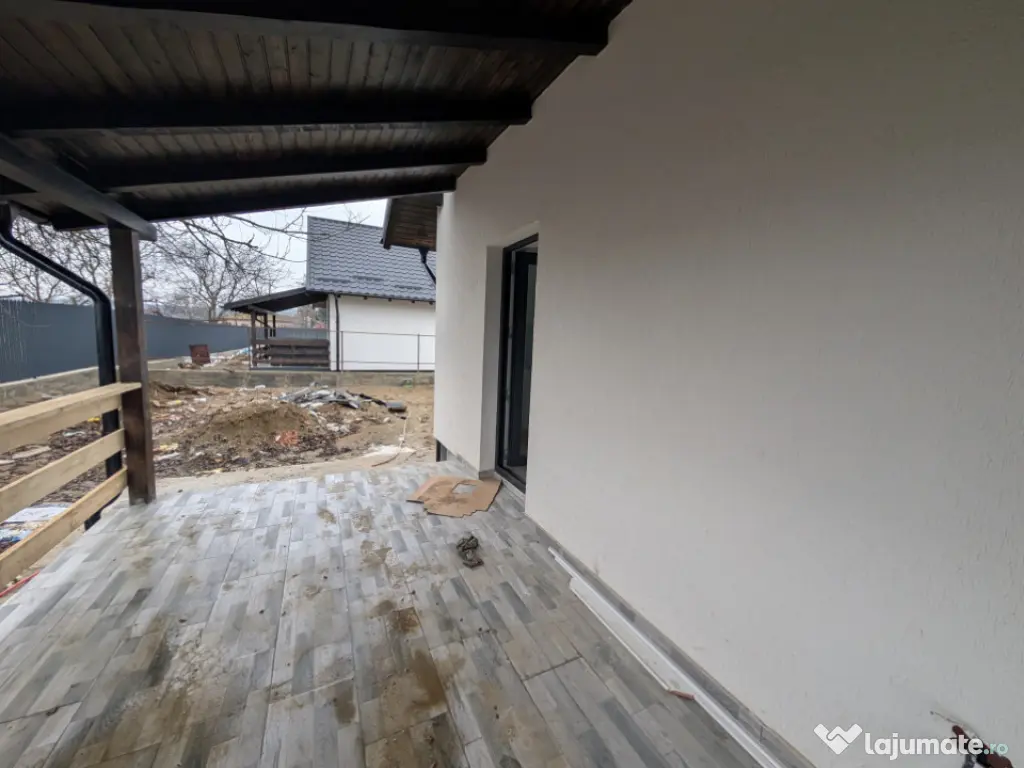 Casa Lilieci 3 dormitoare 2 băi, terasa + beci, canalizare 