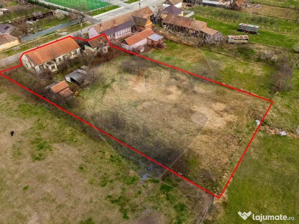 Teren generos de 3.105 mp cu construcție, poziție centr... 