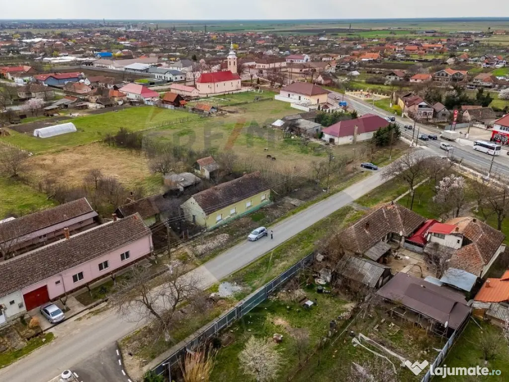 Teren generos de 3.105 mp cu construcție, poziție centr... 