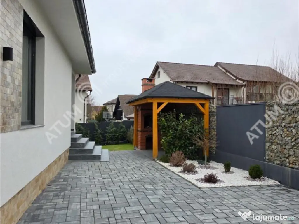 Casa individuala cu 4 camere si curte libera de 330 mp in Se 