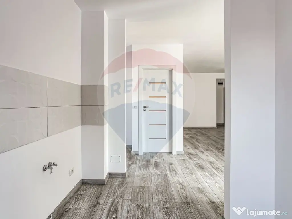 Apartament 3 camere COMPLEX ADORA PARK cu loc de parcare 