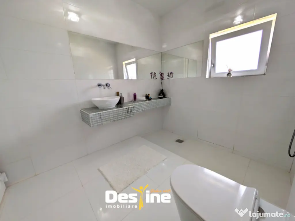 Casă sustenabilă 196 mp cu design futurist, în natură, m 