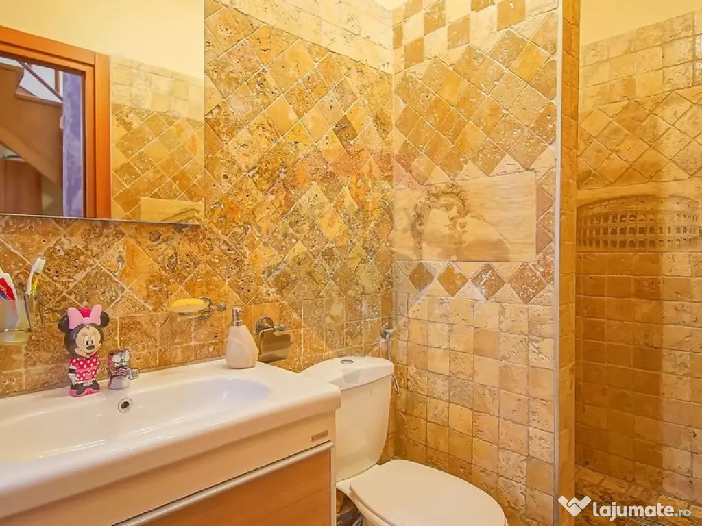 Casă / Vilă cu 4 camere de vânzare în zona Tractorul 