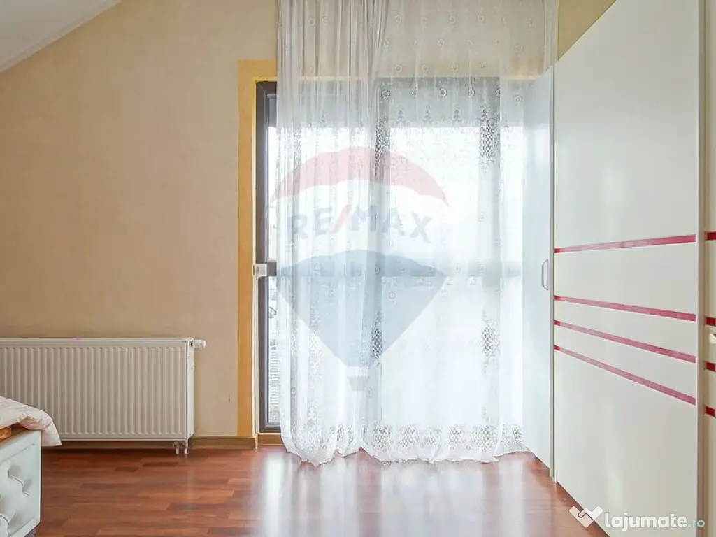 Casă / Vilă cu 4 camere de vânzare în zona Tractorul 