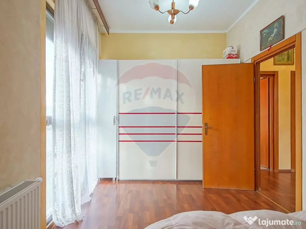 Casă / Vilă cu 4 camere de vânzare în zona Tractorul 