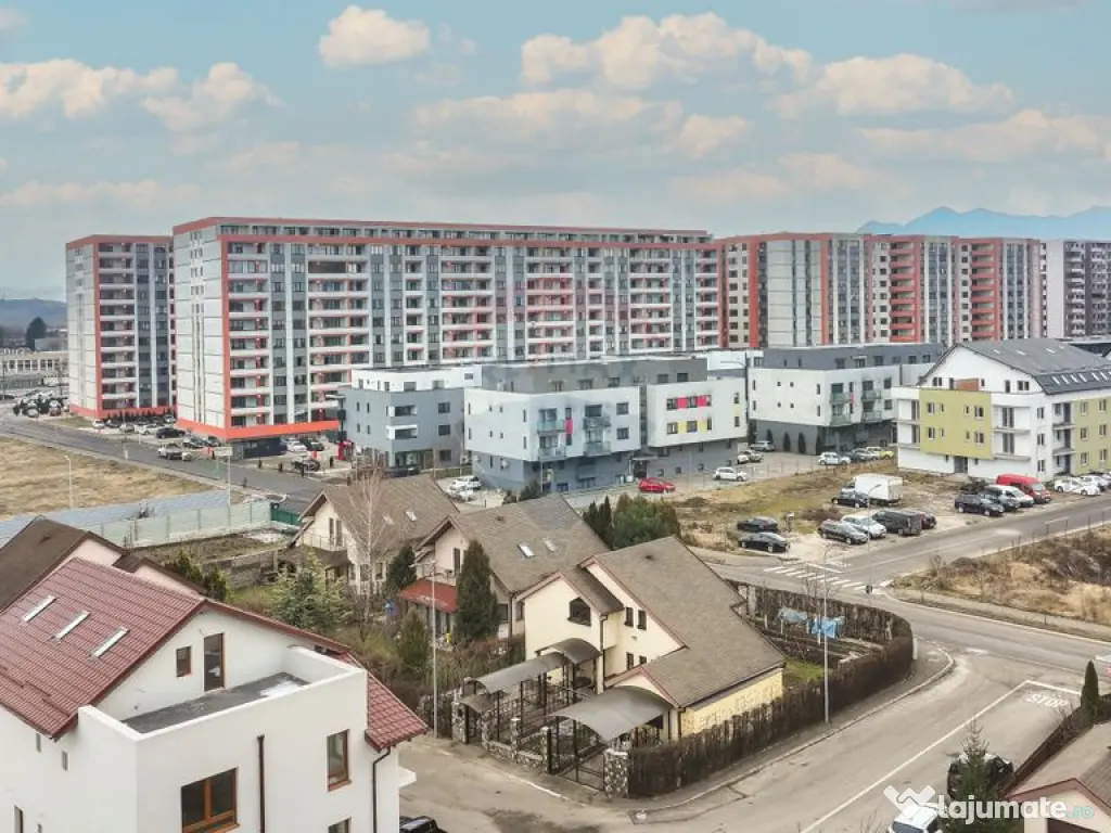 Casă / Vilă cu 4 camere de vânzare în zona Tractorul 