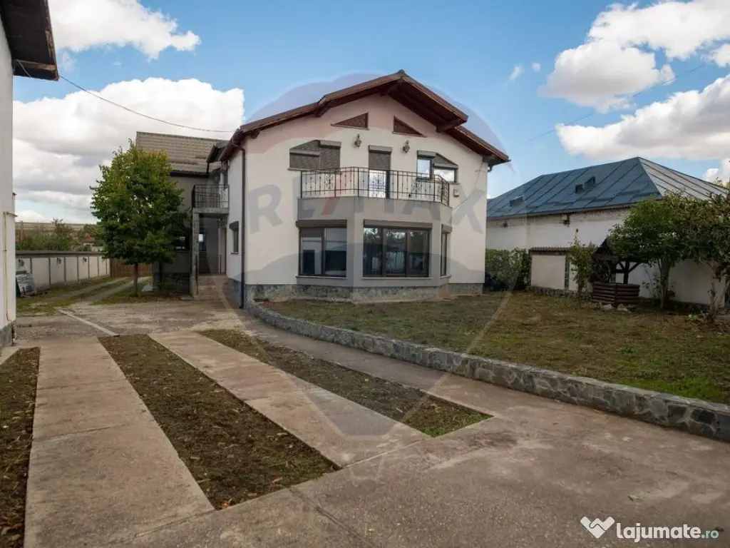 Casă / Vilă cu 5 camere de vânzare 