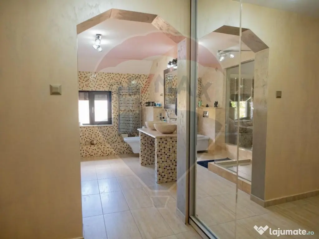 Casă / Vilă cu 5 camere de vânzare 