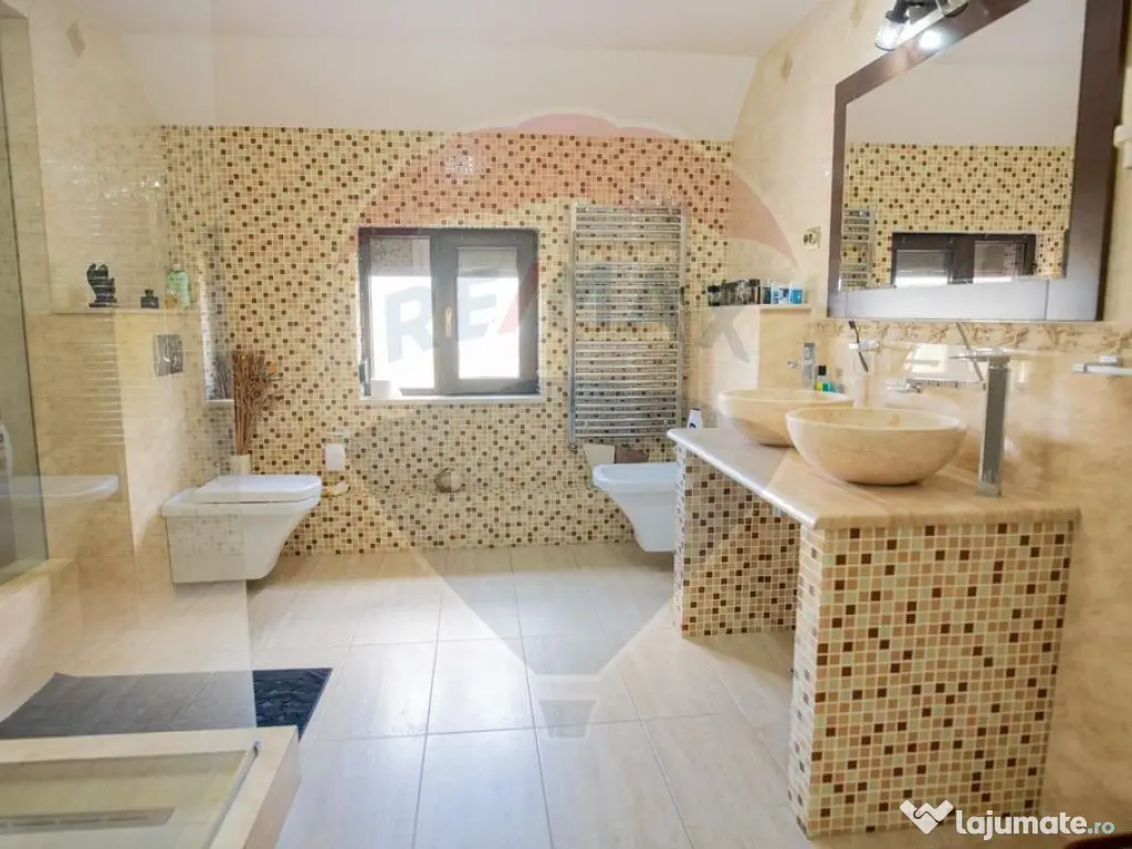 Casă / Vilă cu 5 camere de vânzare 