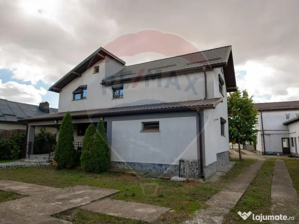 Casă / Vilă cu 5 camere de vânzare 