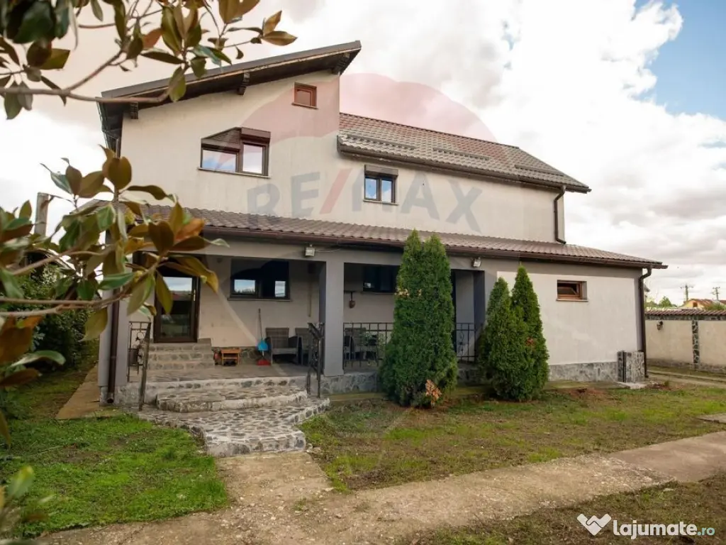 Casă / Vilă cu 5 camere de vânzare 