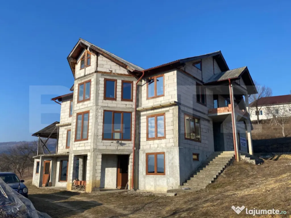 Casa P+E la rosu, teren de 71 ari, Salva