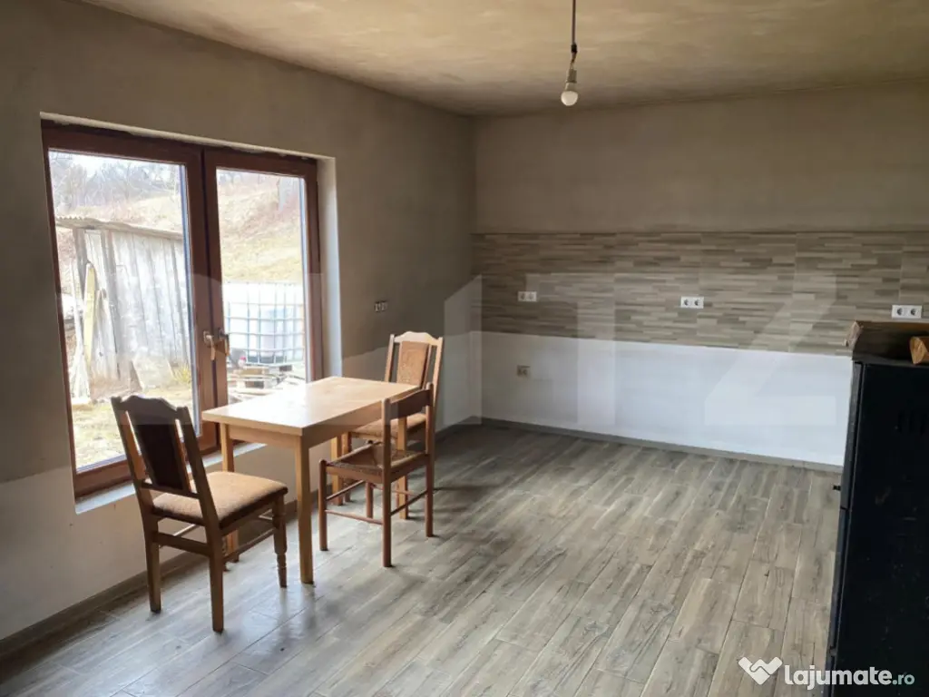 Casa P+E la rosu, teren de 71 ari, Salva