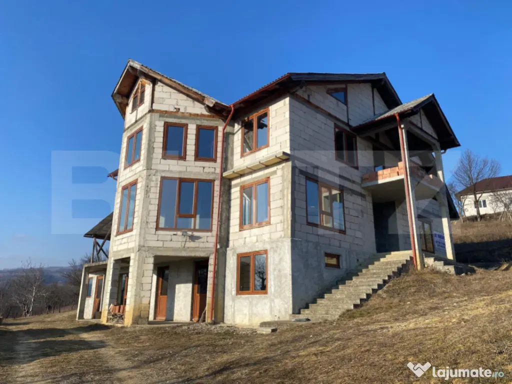 Casa P+E la rosu, teren de 71 ari, Salva