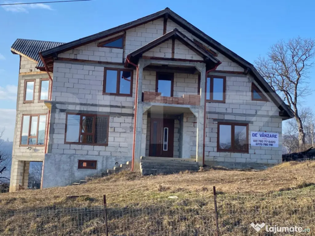 Casa P+E la rosu, teren de 71 ari, Salva