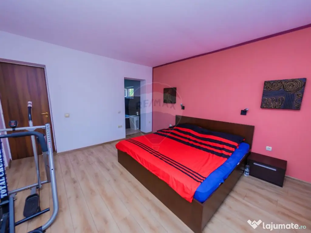 Casă pentru locuit, zonă liniștită, la câteva minute...